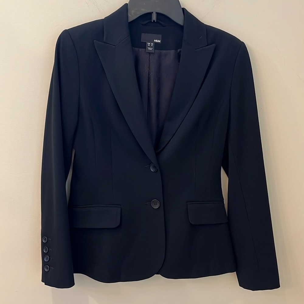 Blazer Size 6 Black Lined Button Closure Pleats Classic Casual Style Pockets